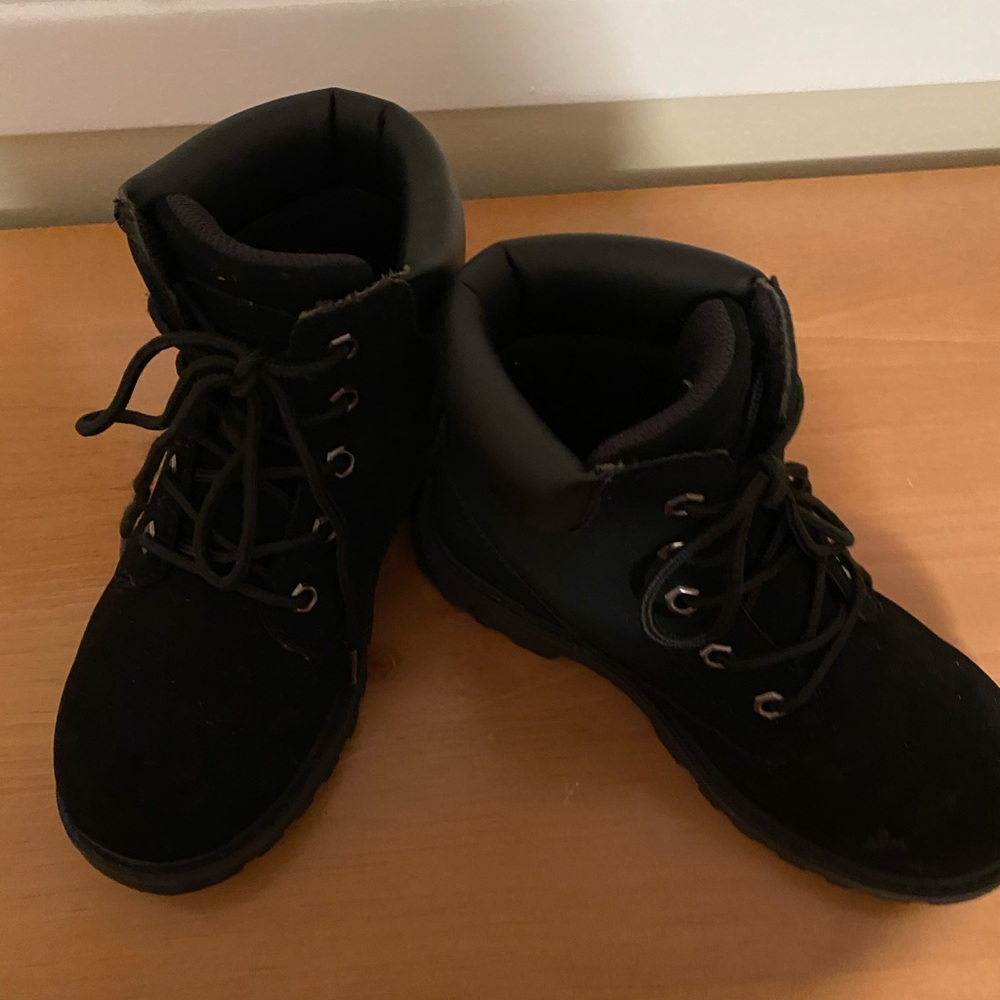 Lugz Memory Foam slip resistant shoes
